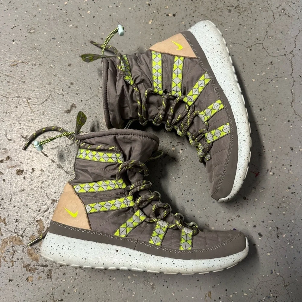 Nike Rosherun Hi Sneakerboot gray green boots